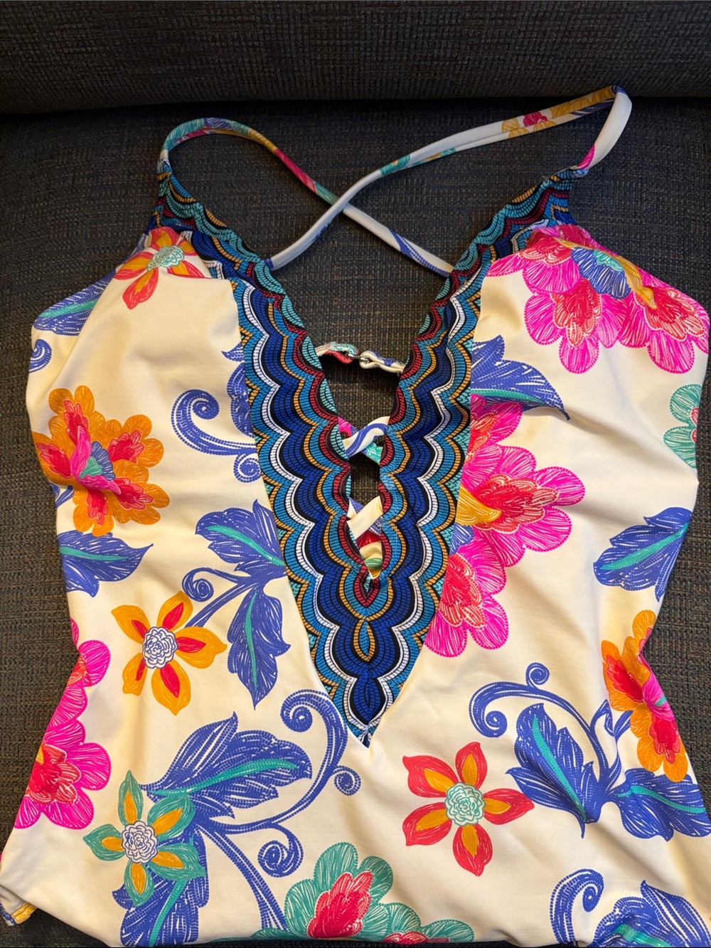 Cupshe White One-Piece Swimsuit with Multicolor Floral Print w/slim & sculpt -M - Picture 2 of 7